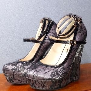 Privileged Women's Lace B&W Floral Platform Wedge 6.5